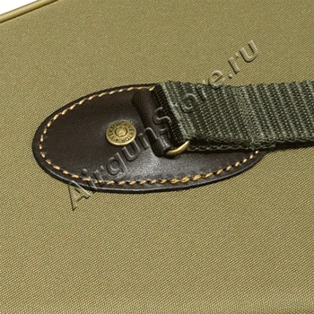 Плечевой ремень чехла Vektor K-601 крепится металлической пряжкой к кожаной вставке